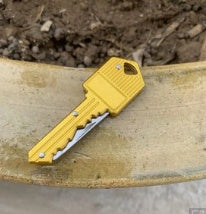 Multifunction keychain knife for daily tasks and travel