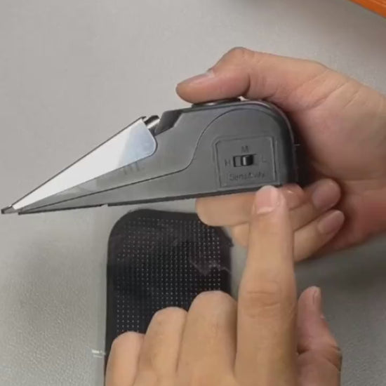 demonstration of anti-theft door stopper alarm for women